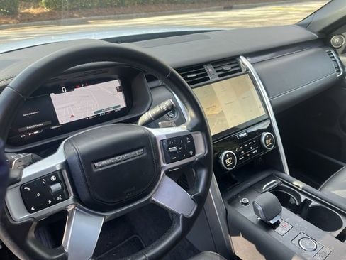 Used 2024 Land Rover Discovery Metropolitan Edition image 6