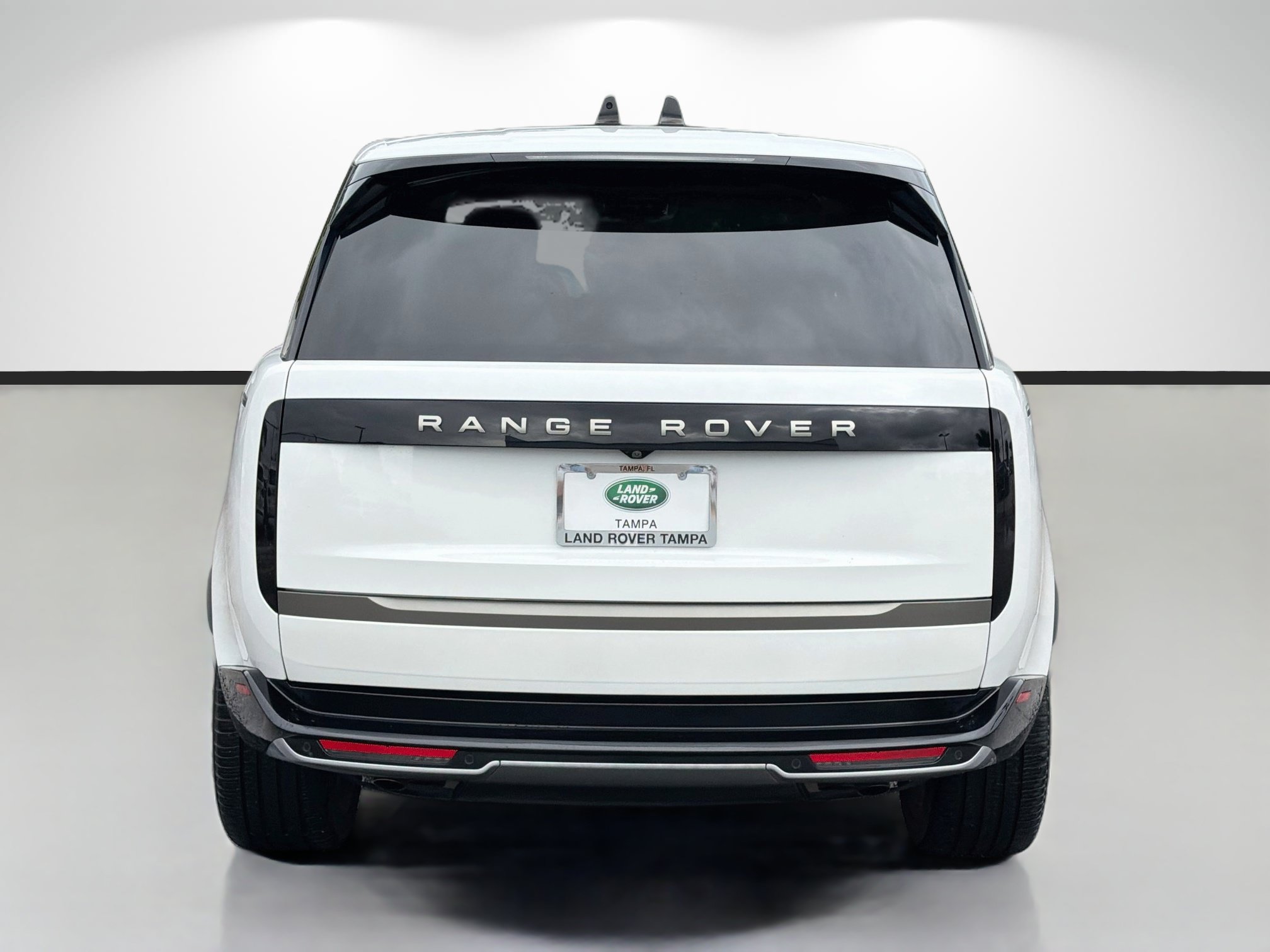 Used 2024 Land Rover Range Rover SE AWD/4WD image 4