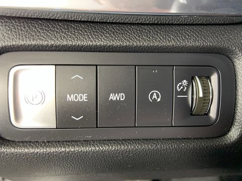 Used 2025 GMC Acadia Elevation image 34