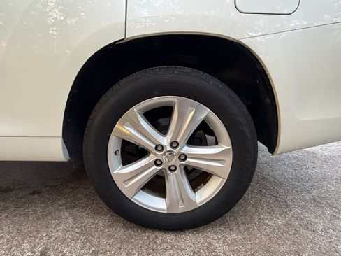 Used 2010 Toyota Highlander Limited image 11