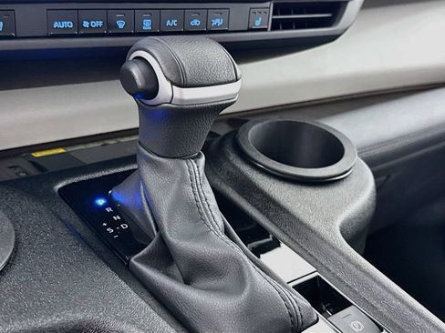 Used 2023 Toyota Sienna XLE w/ XLE Plus Package FWD image 10