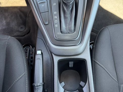 Used 2017 Ford Focus SEL w/ Cold Weather Package FWD image 25