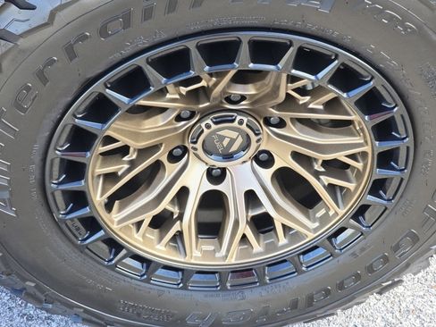 Used 2025 Toyota Tacoma TRD Off-Road image 3