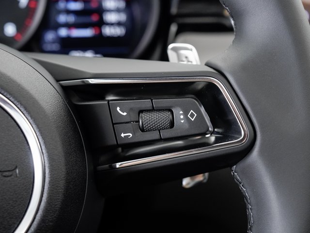 Certified 2025 Porsche Macan AWD/4WD image 15