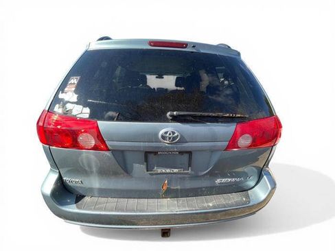 Used 2009 Toyota Sienna CE image 4