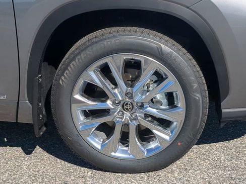 New 2026 Toyota Highlander Limited image 11