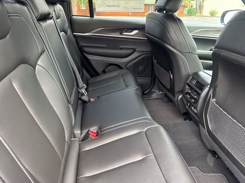 New 2025 Jeep Grand Cherokee Limited w/ Black Appearance Package AWD/4WD image 11