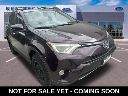 Used 2018 Toyota RAV4 XLE AWD/4WD image 1