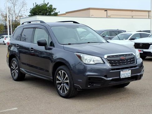 Used 2018 Subaru Forester 2.5i w/ Alloy Wheel Package image 3