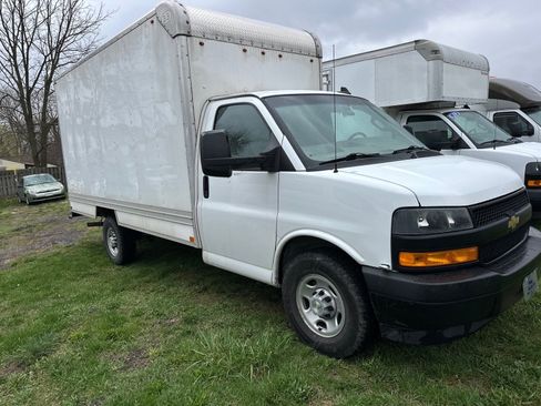 Used 2022 Chevrolet Express 3500 w/ Driver Convenience Package image 3