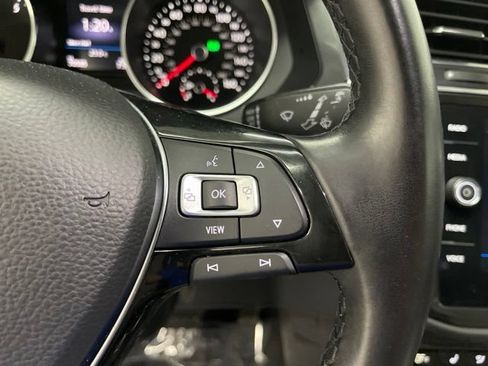 Used 2019 Volkswagen Tiguan SE w/ Panoramic Sunroof Package AWD/4WD image 17