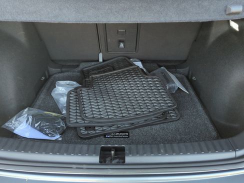 Certified 2025 Volkswagen Taos SE w/ Panoramic Sunroof Package image 31