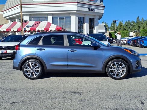 Certified 2022 Kia Niro Touring Special Edition image 6