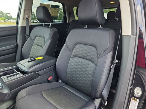 Used 2024 Nissan Pathfinder SV FWD image 17
