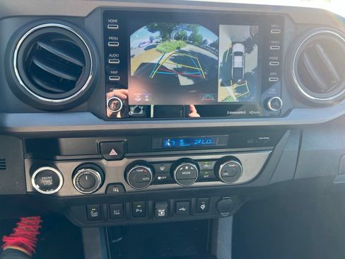 Used 2023 Toyota Tacoma TRD Off-Road w/ Advanced Technology Package AWD/4WD image 20