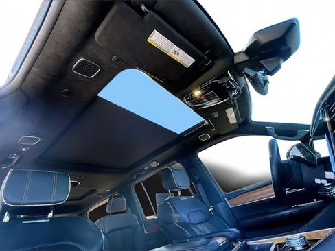 Used 2022 Jeep Grand Wagoneer Series III w/ Rear Seat Video Group 1 image 17