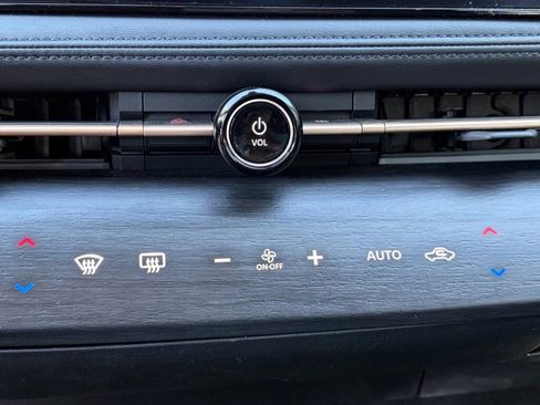 Certified 2023 Nissan Ariya FWD image 15