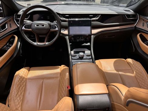 Used 2022 Jeep Grand Cherokee Summit w/ Luxury Tech Group V AWD/4WD image 17