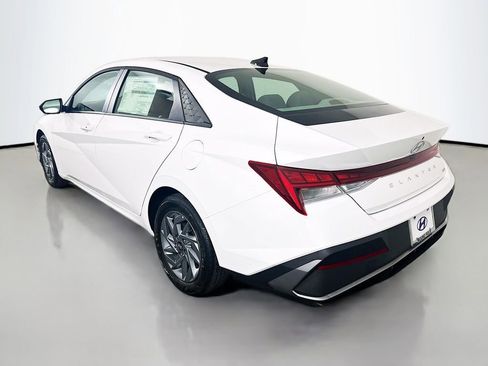 New 2026 Hyundai Elantra Hybrid FWD image 7