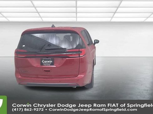 Certified 2026 Chrysler Pacifica Select image 13