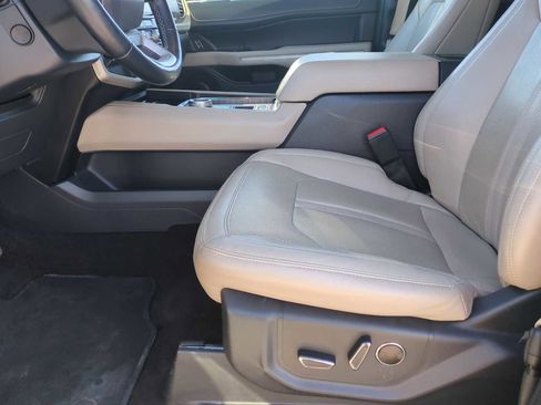 Used 2023 Ford Expedition Limited image 20