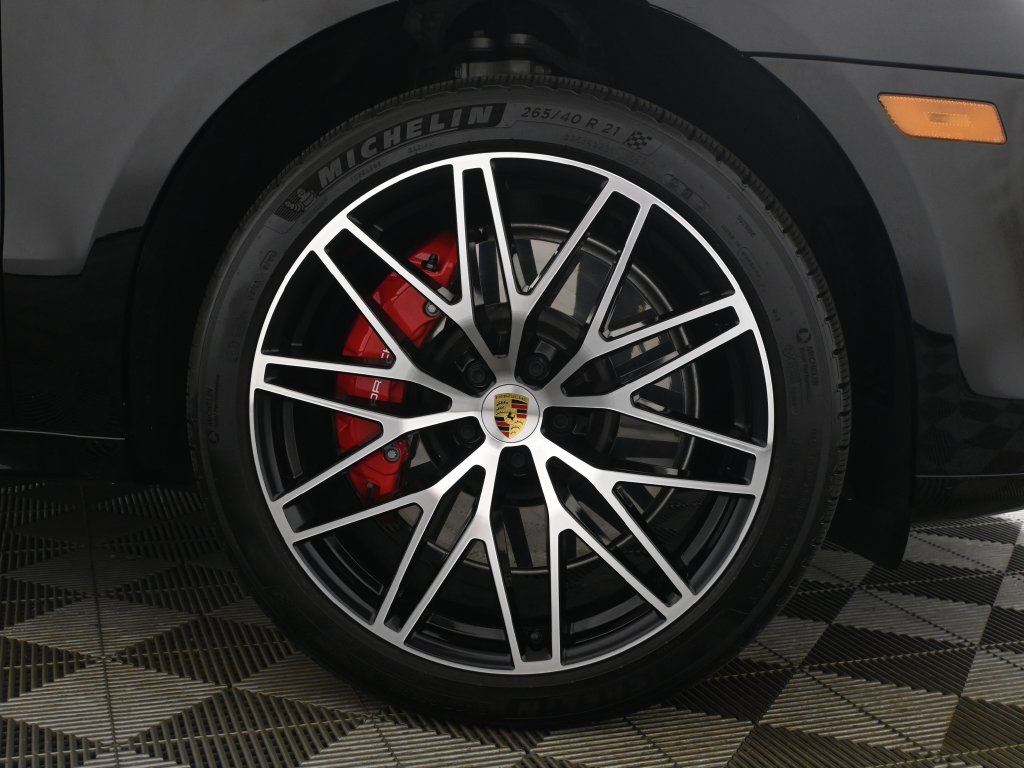 Used 2024 Porsche Macan GTS AWD/4WD image 12