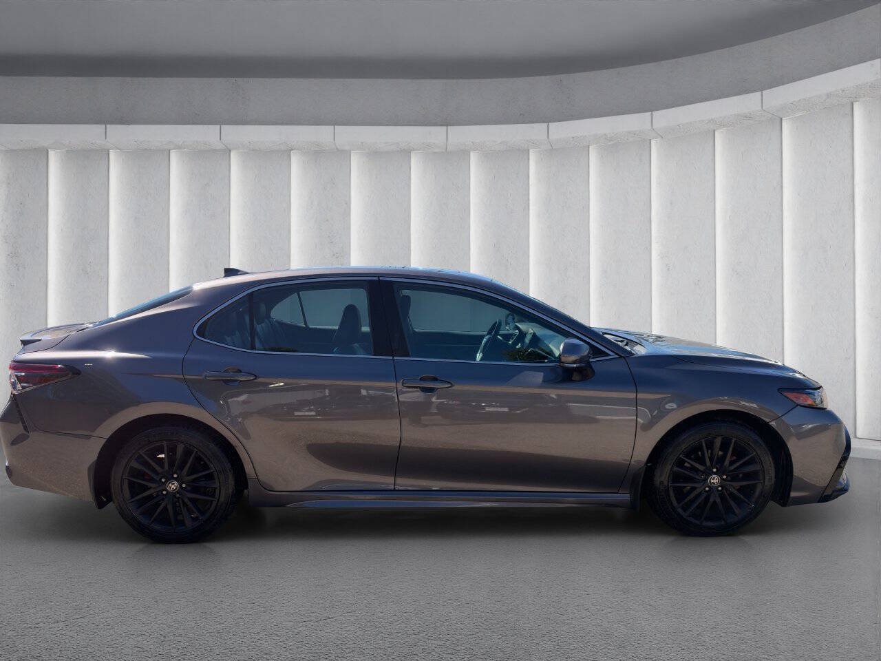 Used 2022 Toyota Camry SE w/ Cold Weather Package FWD image 6