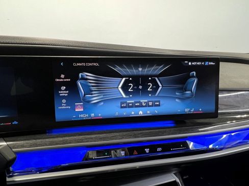 Used 2024 BMW 740i image 42