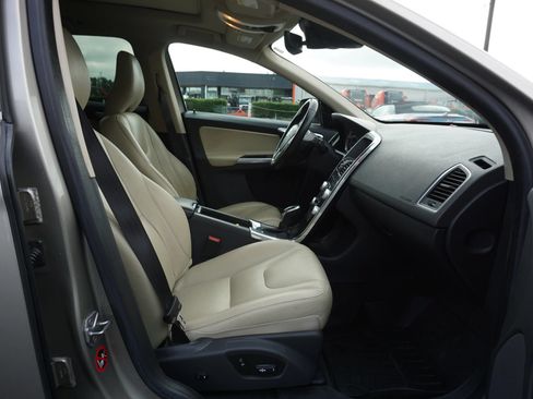 Used 2016 Volvo XC60 T5 Premier w/ Proximity Package FWD image 26
