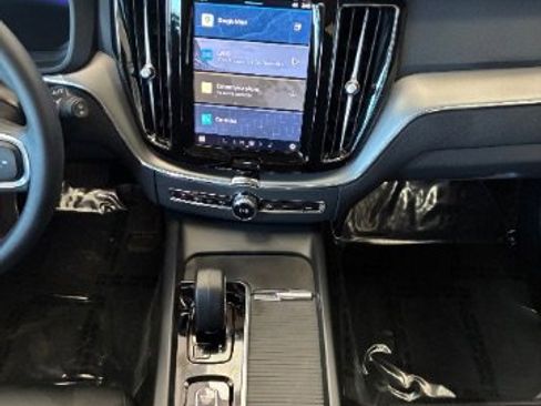 Used 2024 Volvo XC60 T8 Core image 31