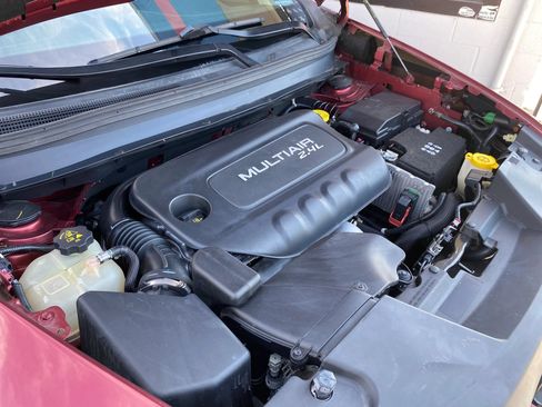 Used 2018 Jeep Cherokee Latitude Plus w/ Cold Weather Group AWD/4WD image 35