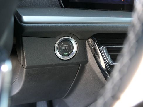 Used 2025 Chevrolet Traverse LT image 18