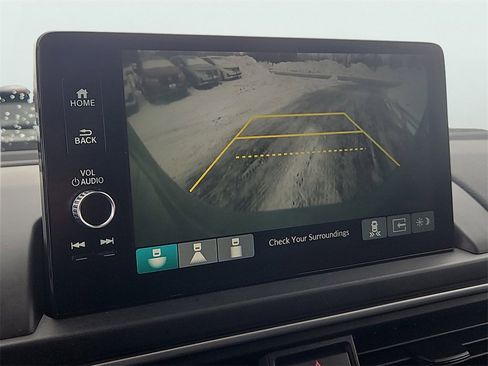 Used 2024 Honda Pilot Touring image 16