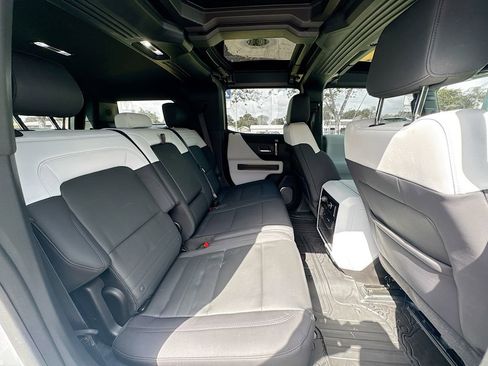 Used 2025 GMC Hummer EV 2X image 29