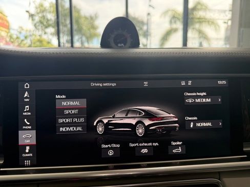 Used 2018 Porsche Panamera 4S w/ Sport Package image 28