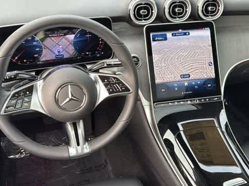 Used 2025 Mercedes-Benz GLC 350e 4MATIC image 23