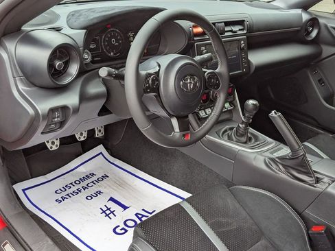 Used 2025 Toyota GR86 Premium image 14