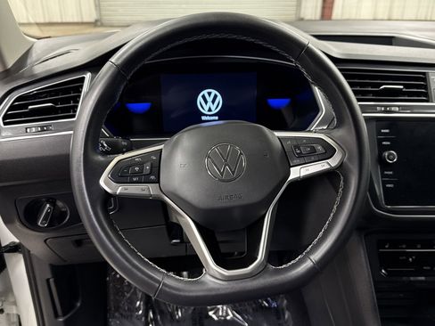 Used 2024 Volkswagen Tiguan SE image 7