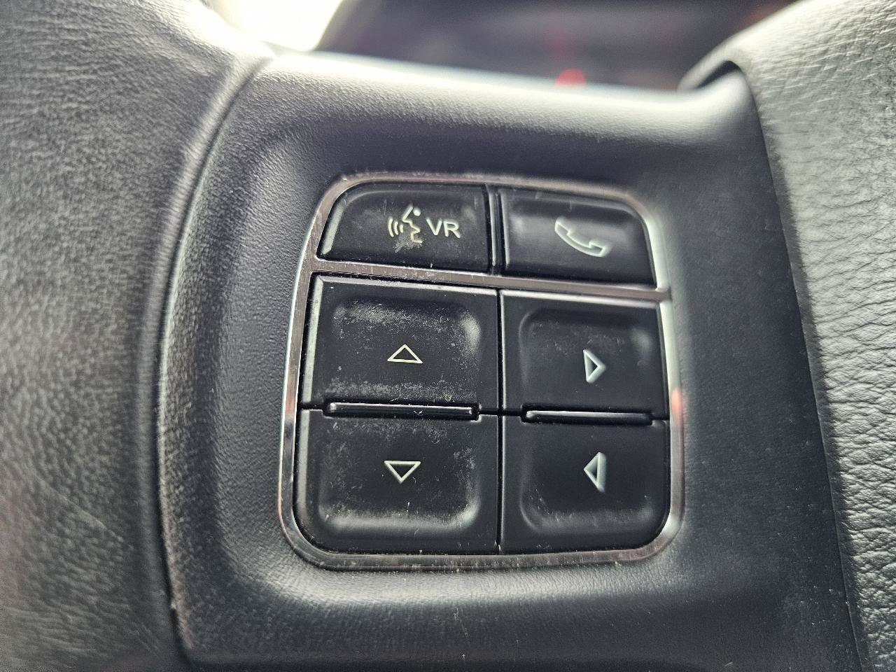 Used 2019 RAM 1500 Classic SLT w/ Luxury Group AWD/4WD image 10