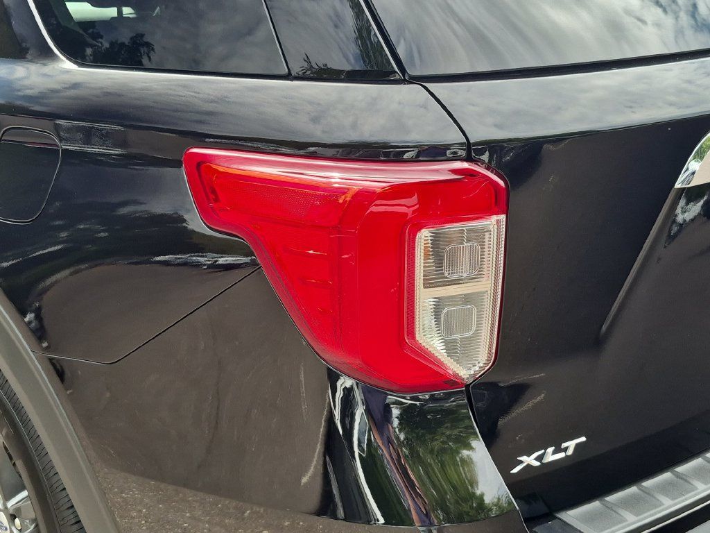 Certified 2021 Ford Explorer XLT w/ Equipment Group 202A AWD/4WD image 9