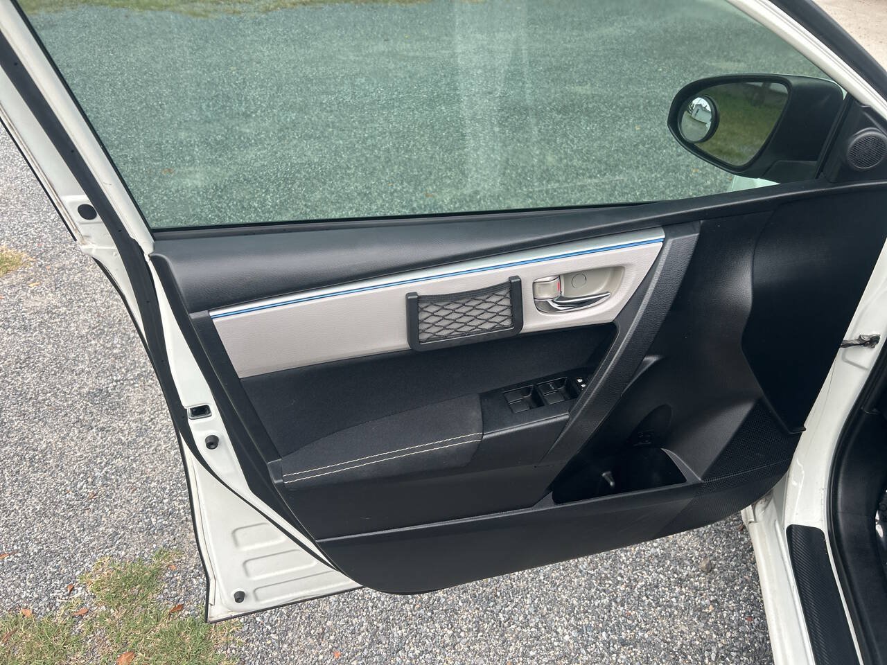 Used 2014 Toyota Corolla LE FWD image 11