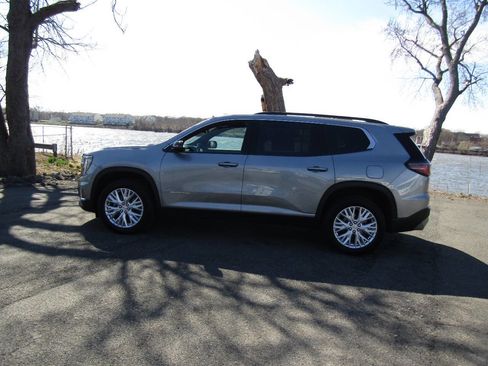 Used 2025 GMC Acadia Elevation w/ Elevation Premium Package image 4