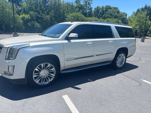 Used 2015 Cadillac Escalade ESV Luxury AWD/4WD image 1
