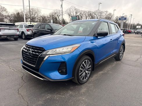 Used 2021 Nissan Kicks SR image 2