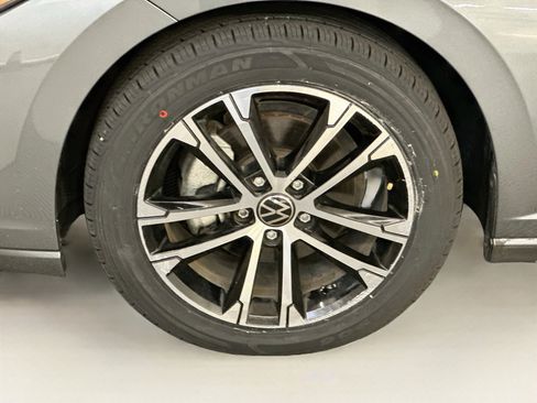 Used 2025 Volkswagen Jetta Sport FWD image 33