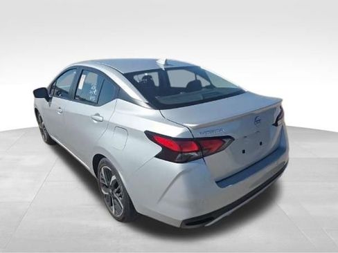 Used 2024 Nissan Versa SR image 2