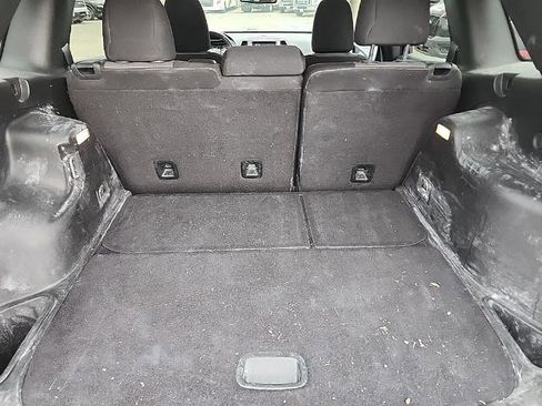 Used 2017 Jeep Cherokee Sport image 5