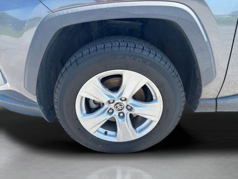Used 2021 Toyota RAV4 XLE w/ Convenience Package FWD image 38