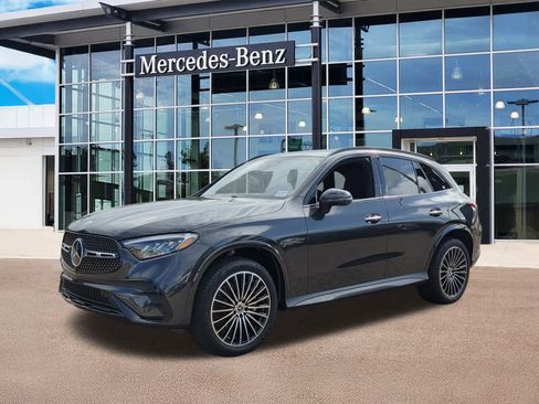 Used 2025 Mercedes-Benz GLC 300 image 1