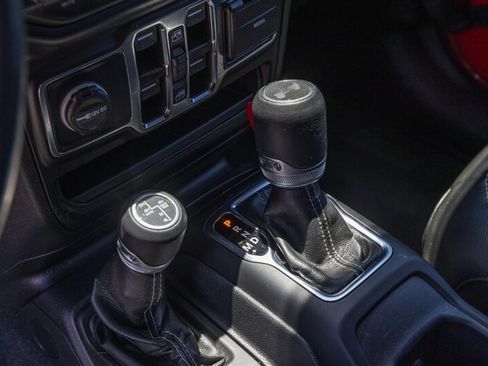 Used 2022 Jeep Wrangler Unlimited Sahara w/ Cold Weather Group image 13